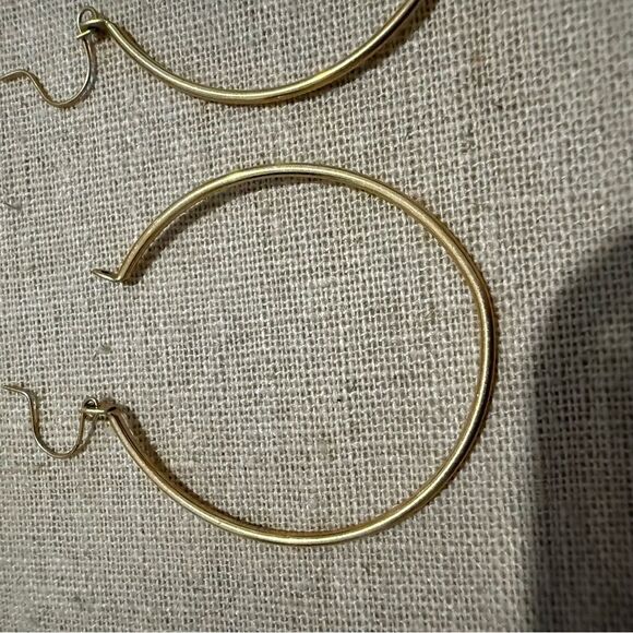 VINTAGE GOLD-PLATED OPEN HOOP EARRINGS - Picture 9 of 16